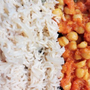 Curry vegano con riso basmati integrale